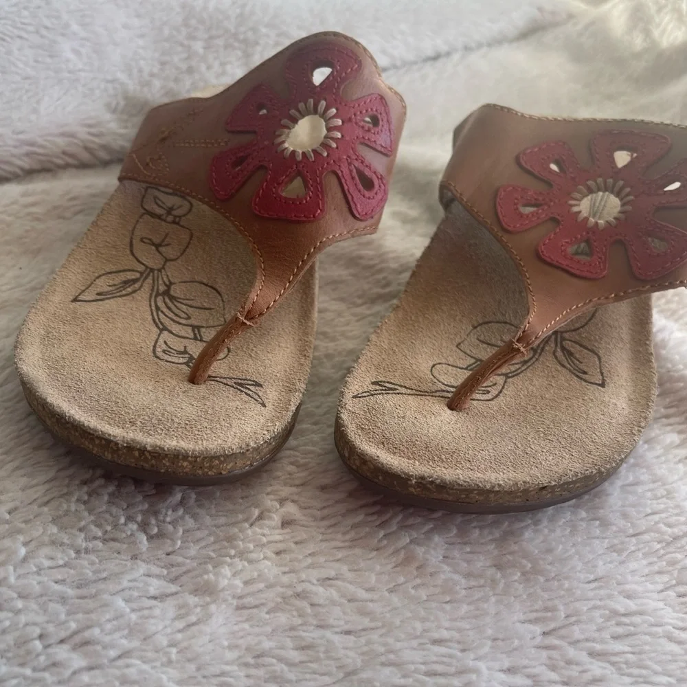 Josef Seibel Natalya 09 leather flower tan red thong sandal